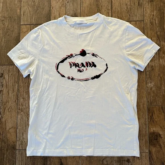 美品　PRADA 刺繍ロゴ Tシャツ クリーム 楽天市場】PRADA（柄ロゴ）（Tシャツ・カットソー｜トップス